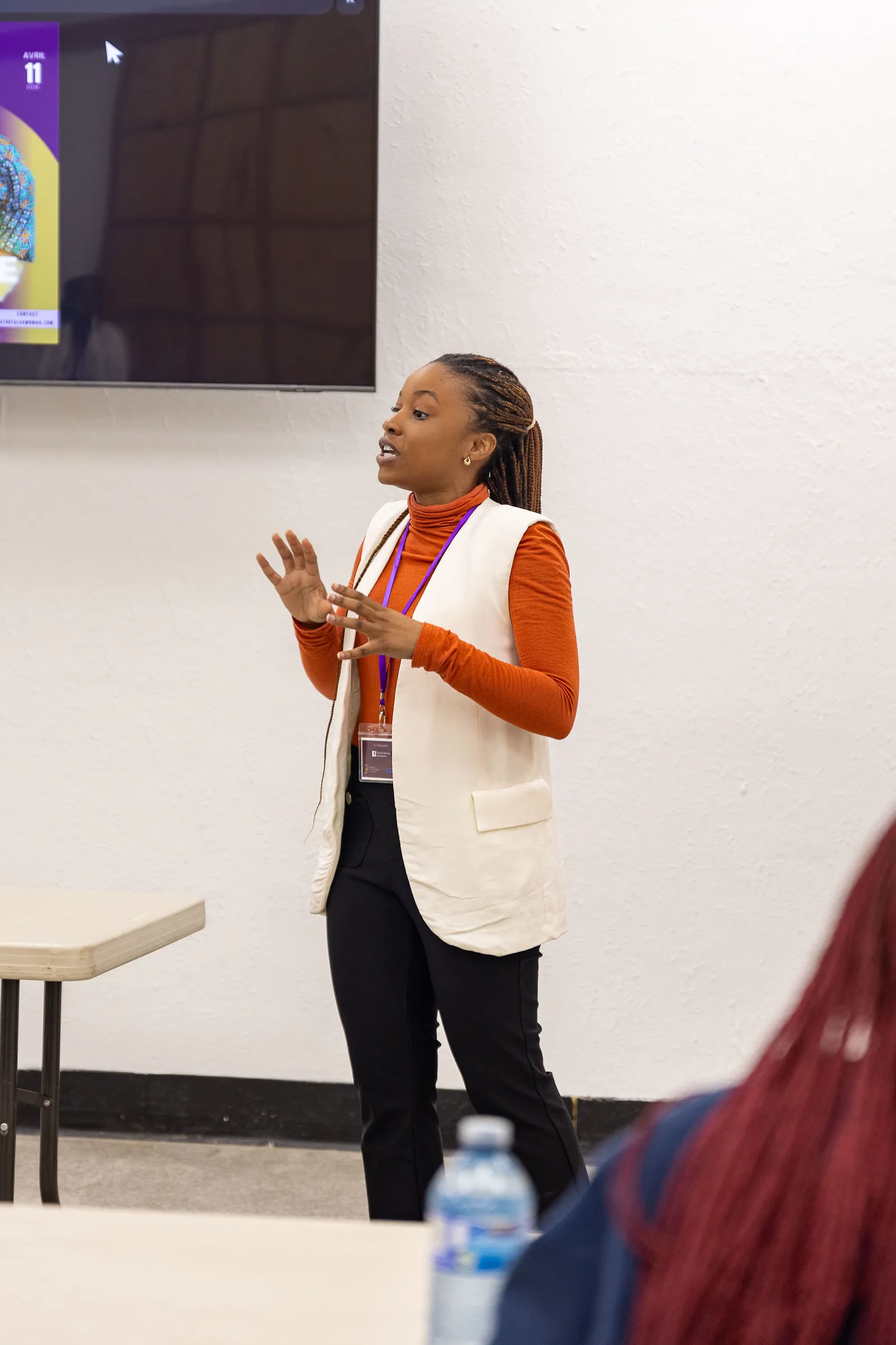 Trainer presenting to a group
